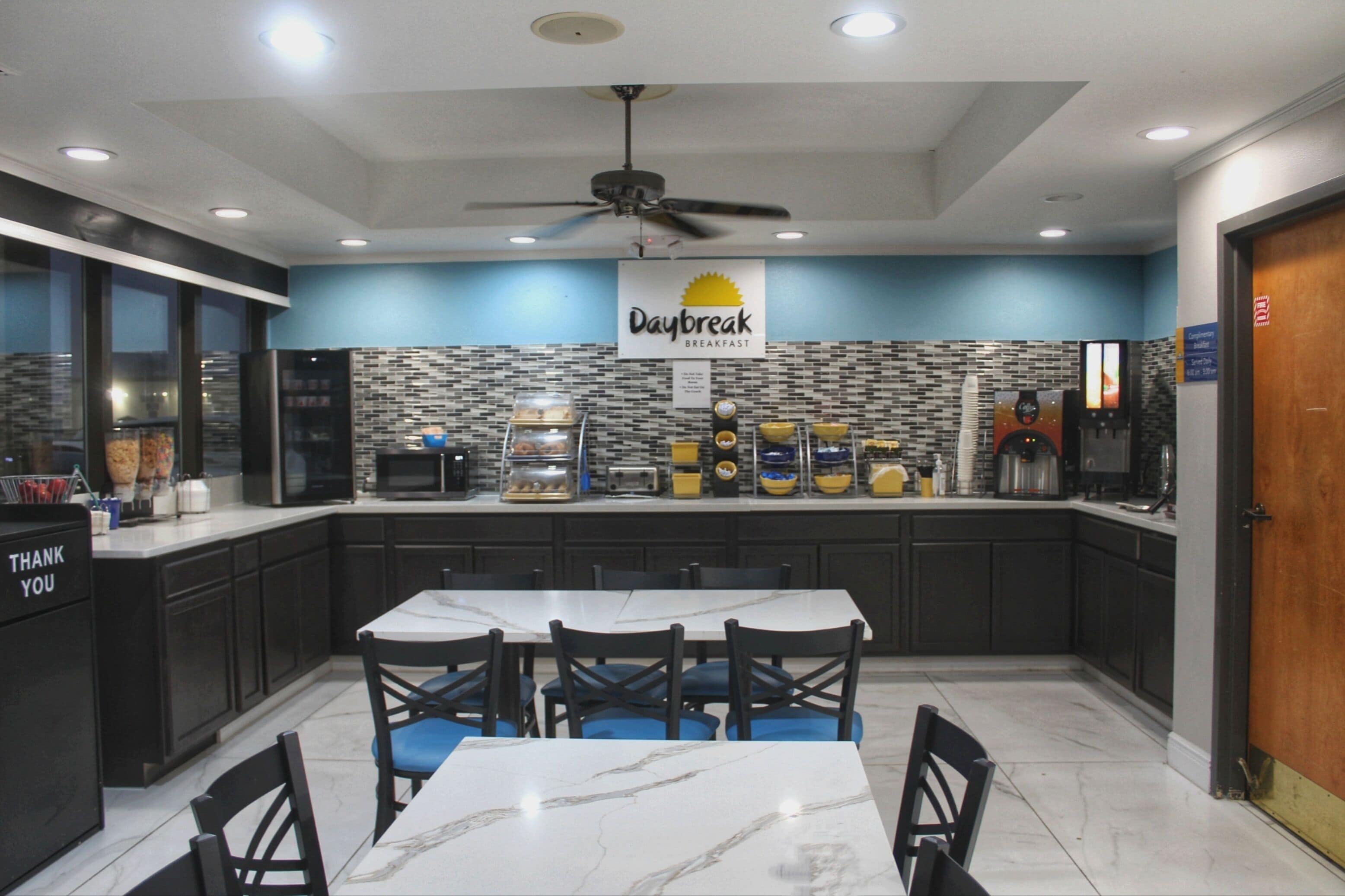 Petit déjeuner en libre-service compris tous les jours