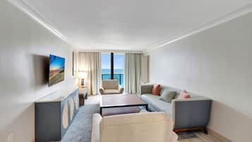 King Suite Balcony Oceanfront | Lençóis italianos Frette, roupas de cama premium, edredons de pluma