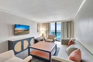 Oceanfront King Suite with Balcony | 1 Schlafzimmer, italienische Bettbezüge von Frette