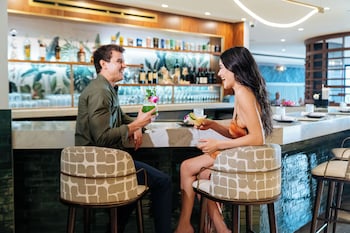 Bar (on property) at Tideline Palm Beach Ocean Resort and Spa