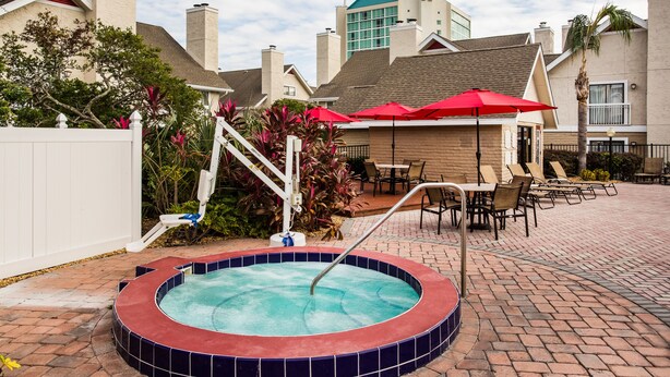 Outdoor spa tub - Hawthorn Suites by Wyndham Orlando International (Orlando)