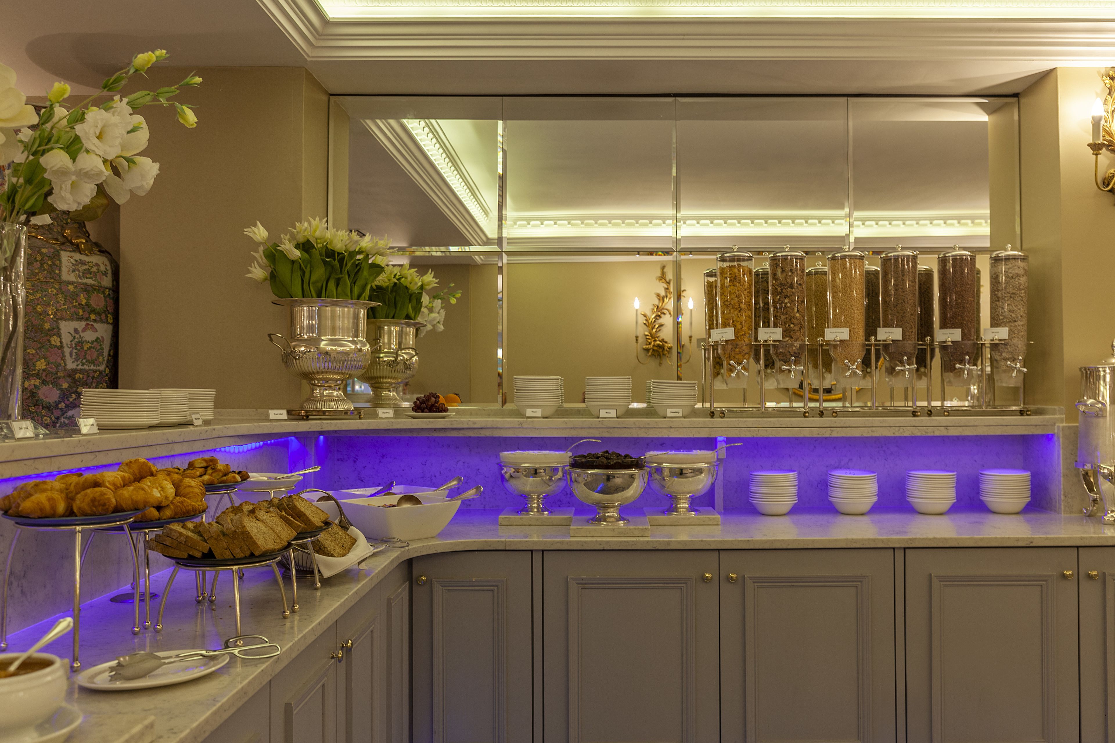 매일 풀 브렉퍼스트 아침 식사(1인당 EUR 15.00)