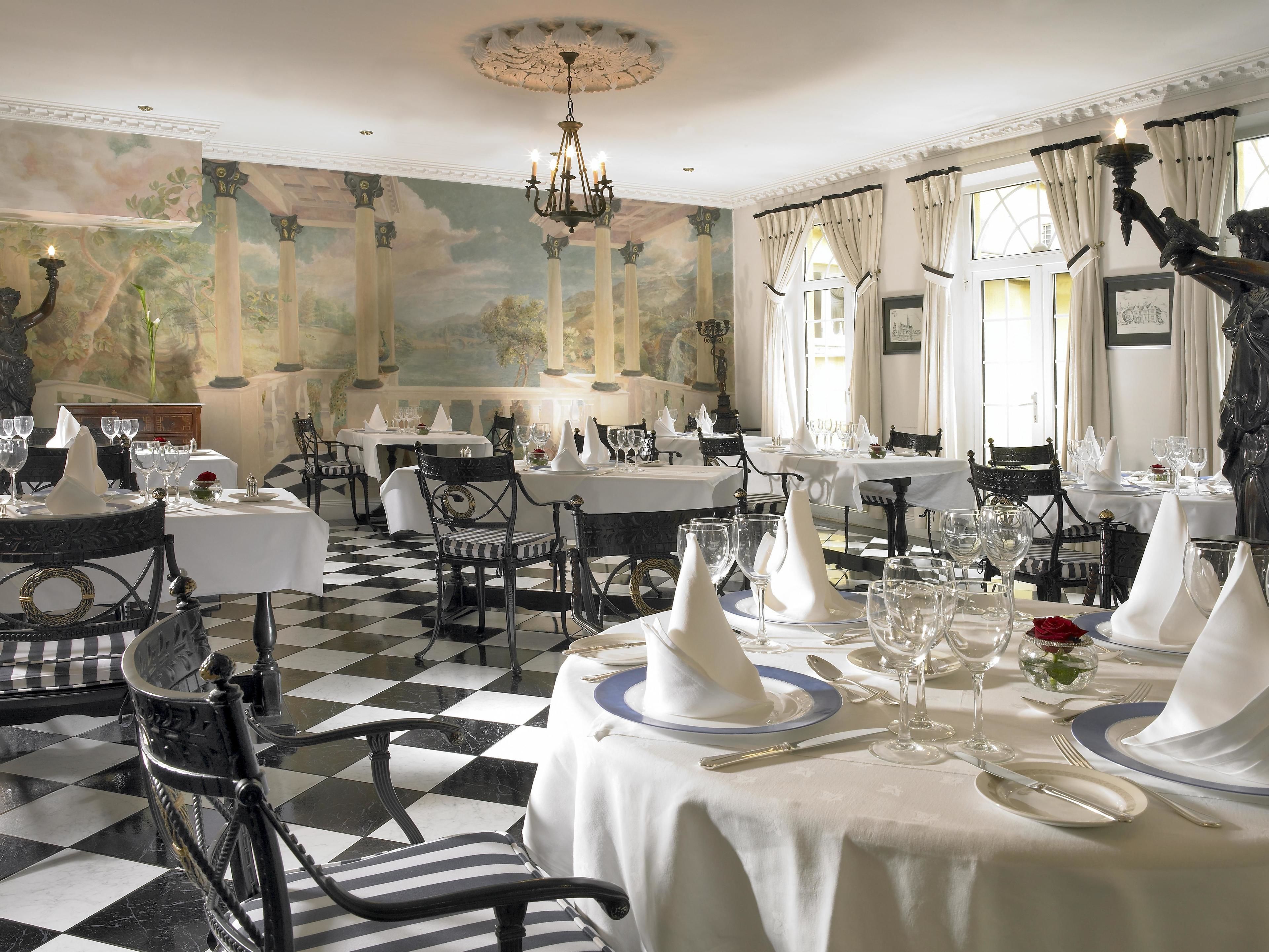2 restaurants; breakfast, lunch and dinner served 