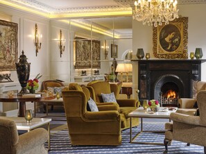 Champagne bar, garden views