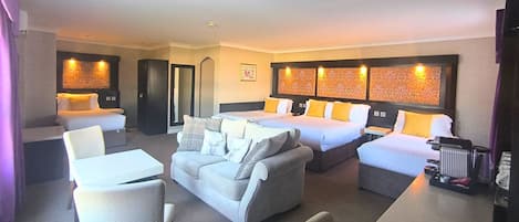 Deluxe Family Suite -Double Bed & 3 Single Beds
