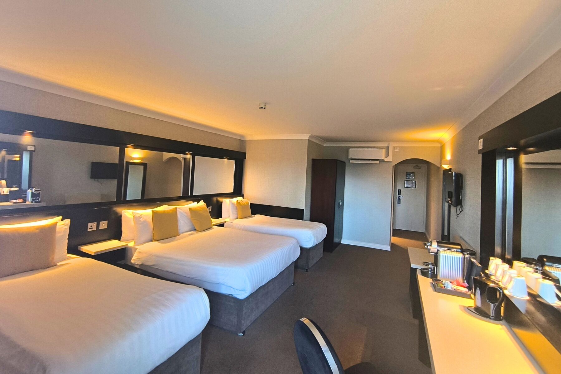 Photo - Flannery's Hotel