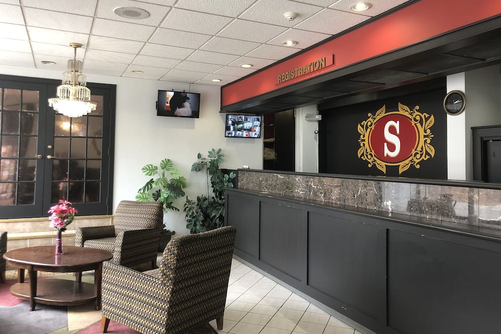 Schenectady Inn & Suites