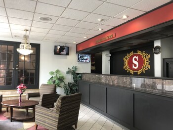 Schenectady Inn & Suites