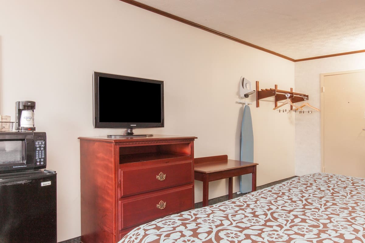 Desk, iron/ironing board, cots/infant beds, rollaway beds