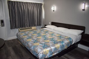 Flat-screen TV - Motel 6 - OSU N (Columbus)