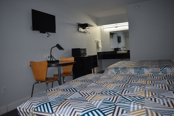 Flat-screen TV - Motel 6 - OSU N (Columbus)