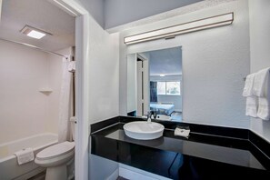 Suihkun ja ammeen yhdistelmä, pyyhkeet