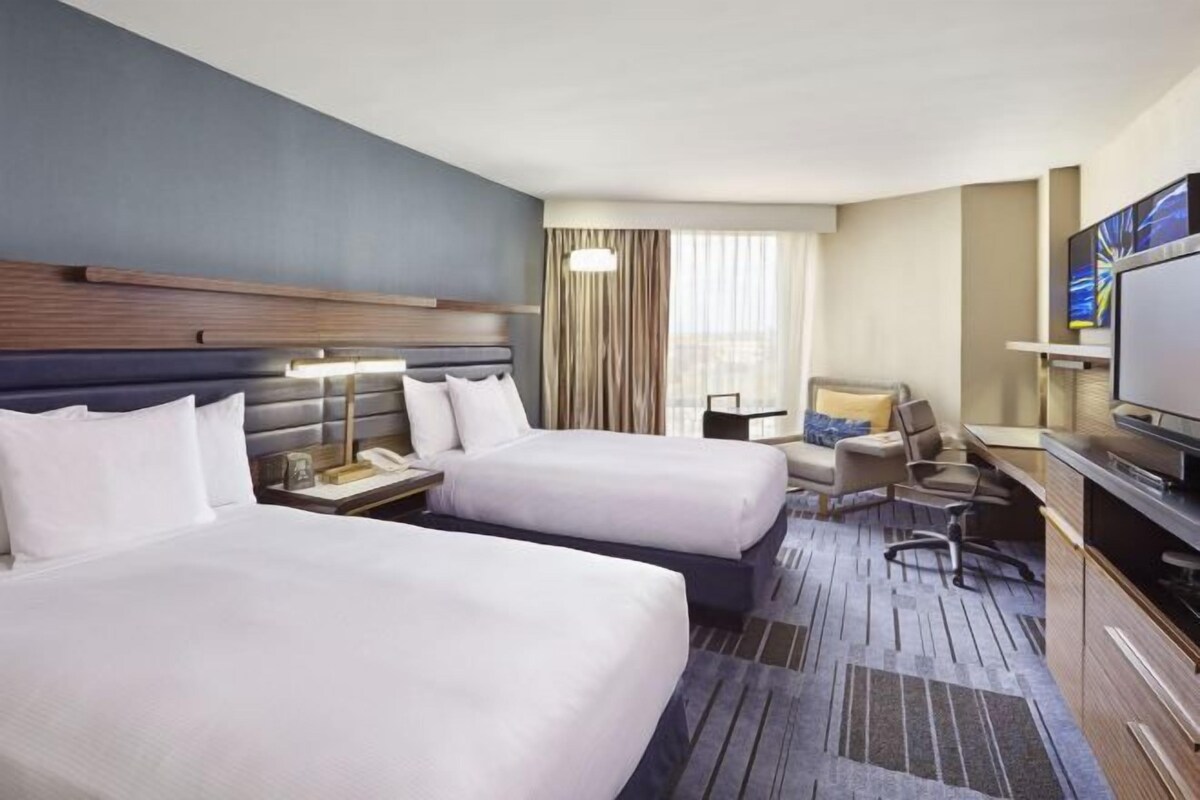 Accessible Deluxe Two Double Room with Roll-in Shower