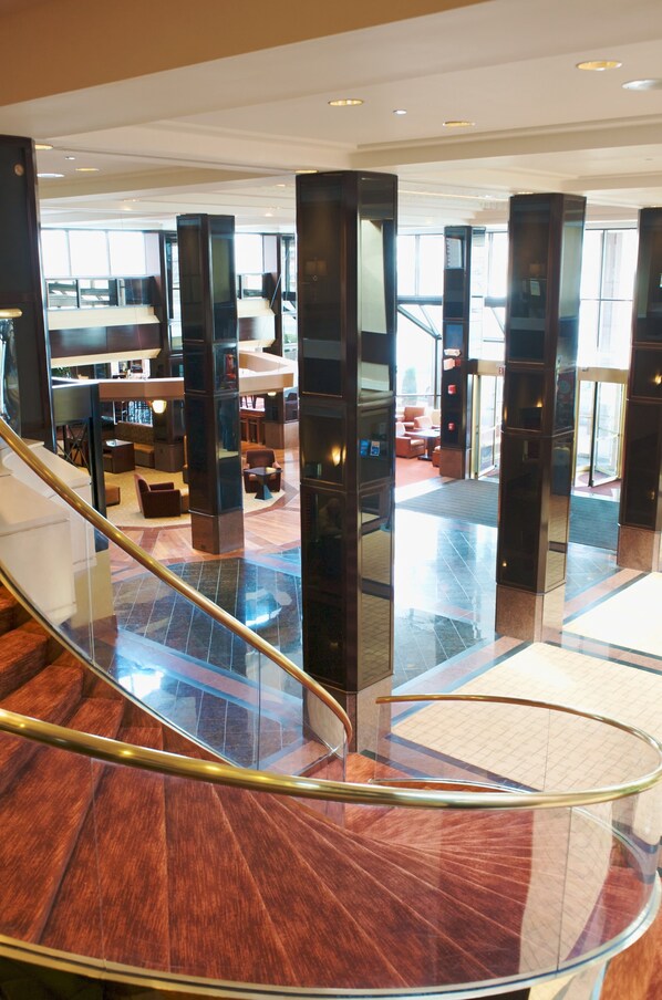 Interior entrance - Hilton Newark Airport (Elizabeth)