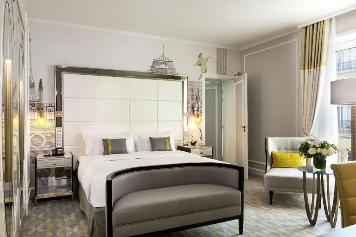 Minibar, in-room safe, soundproofing, free WiFi