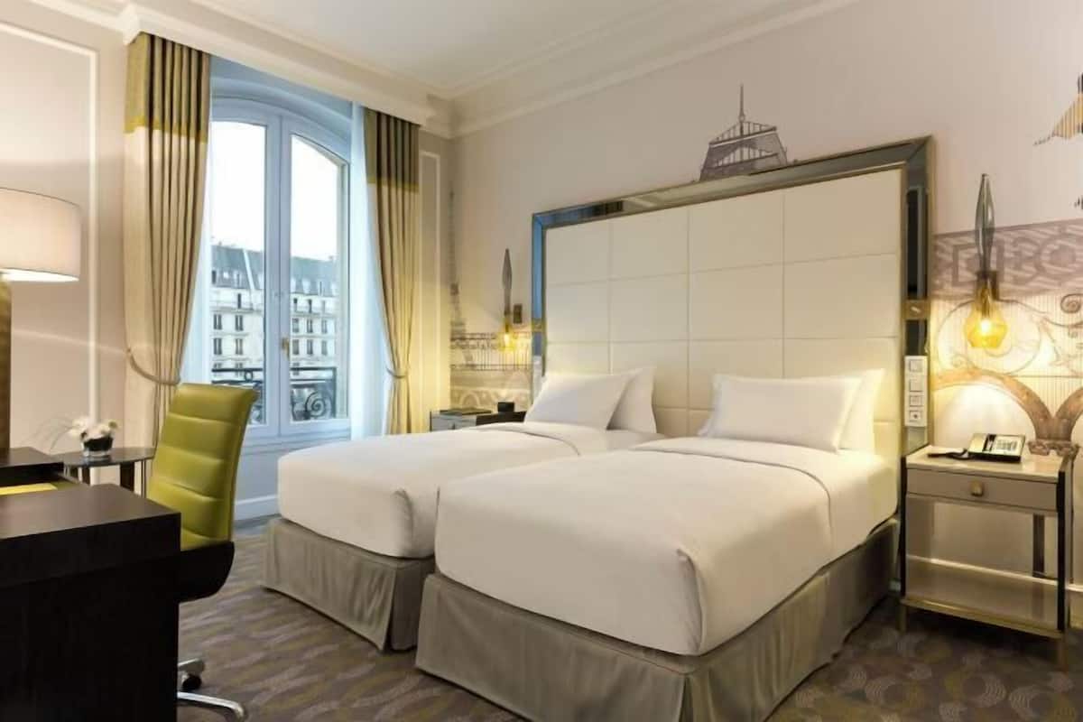 Minibar, in-room safe, soundproofing, free WiFi
