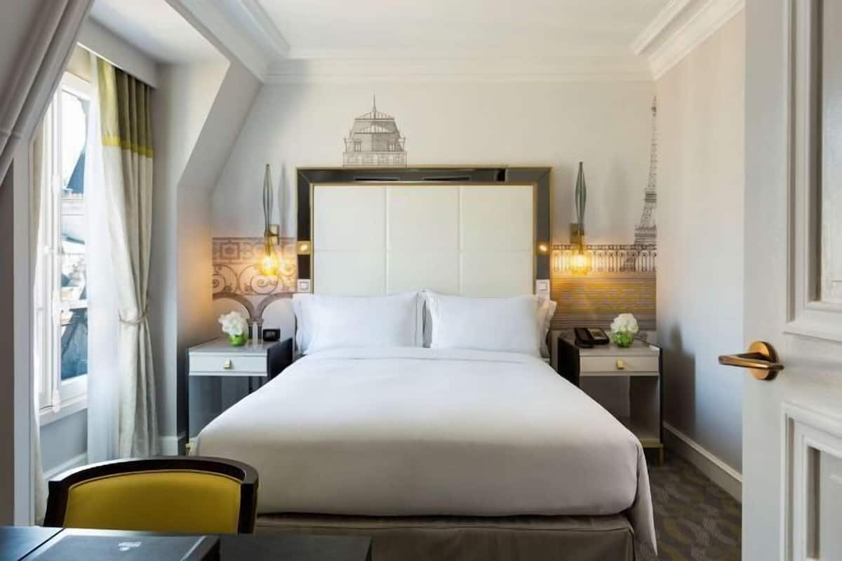 Minibar, in-room safe, soundproofing, free WiFi