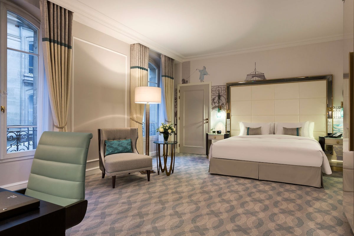 Minibar, in-room safe, soundproofing, free WiFi