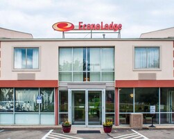 A building with a sign reading "Econo Lodge."