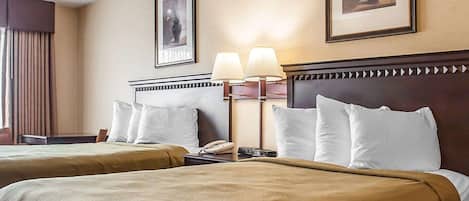 Tabla de planchar con plancha, wifi gratis, ropa de cama y despertador