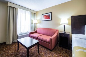 Escritorio, tabla de planchar con plancha y camas plegables/adicionales 