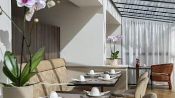 Petit déjeuner buffet servi tous les jours en supplément