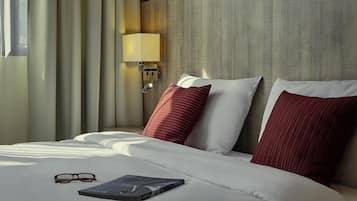 Minibar, coffres-forts dans les chambres, bureau, rideaux occultants