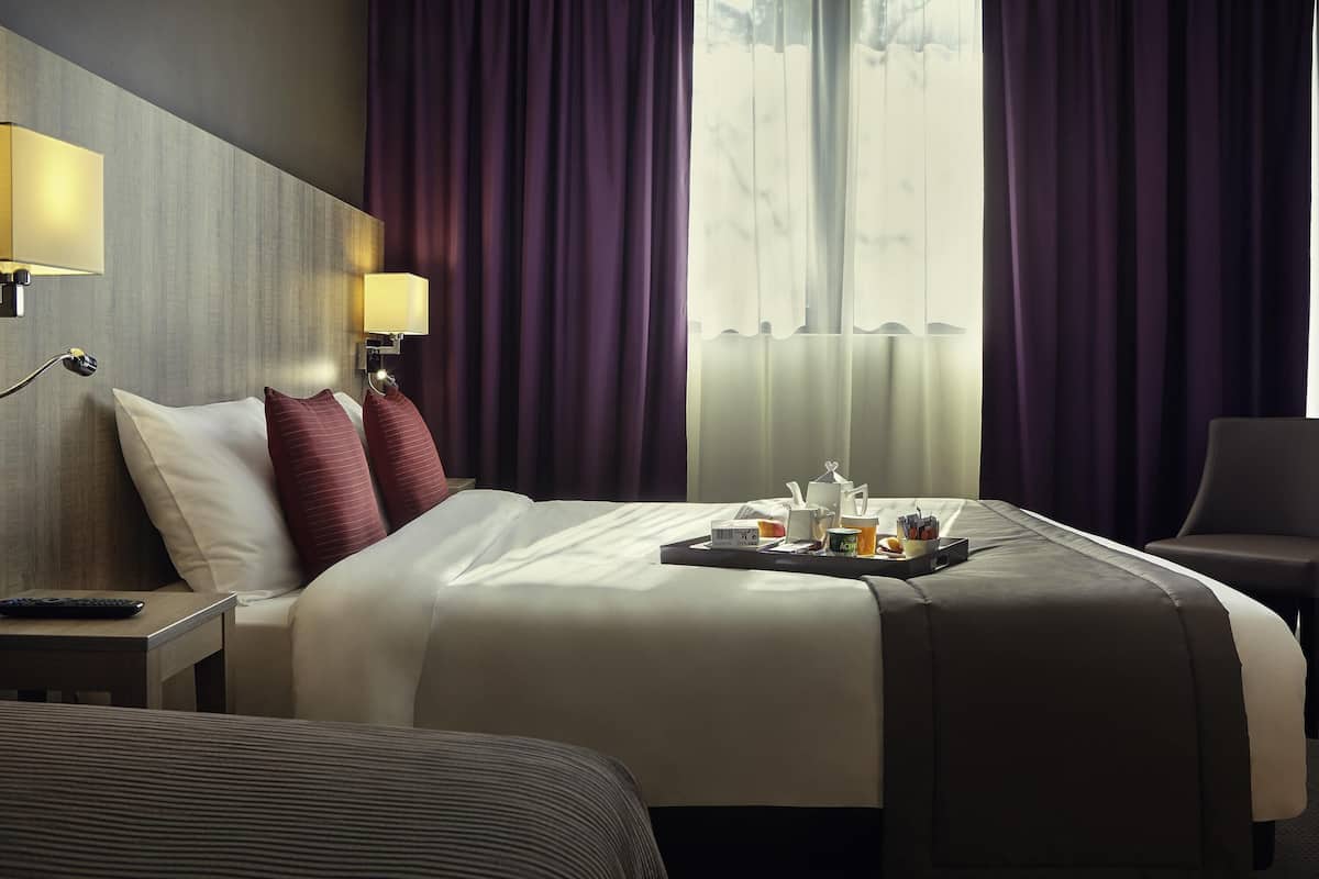 Classic Room, Berbilang Katil | Bar mini, peti besi dalam bilik, meja, langsir/tirai gelap terus