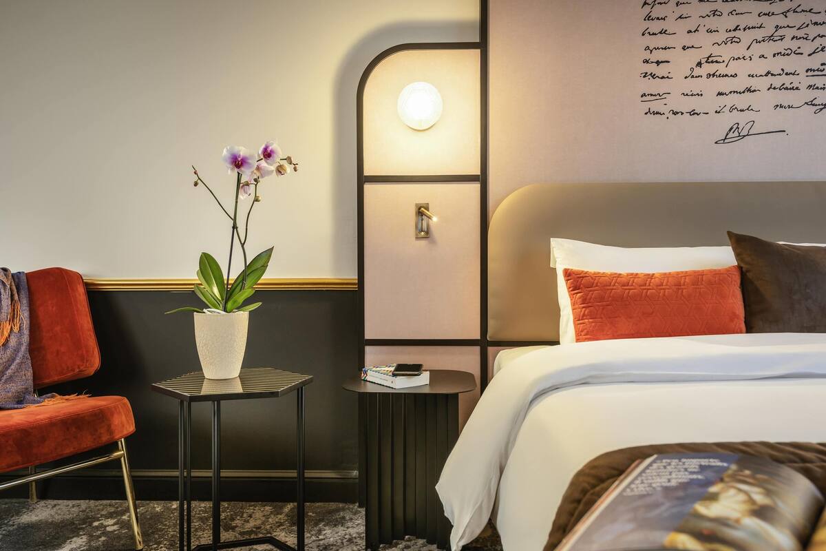 Quarto superior, 1 cama de casal | Frigobar, cofres nos quartos, escrivaninha, cortinas blackout