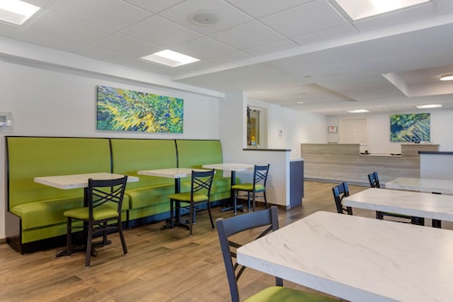 Econo Lodge Hicksville - Long Island