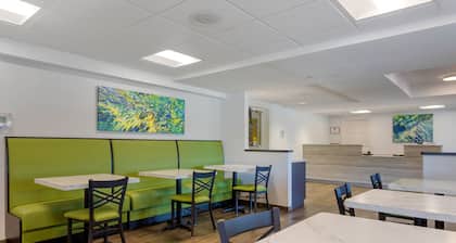 Econo Lodge Hicksville - Long Island