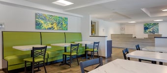 Econo Lodge Hicksville - Long Island