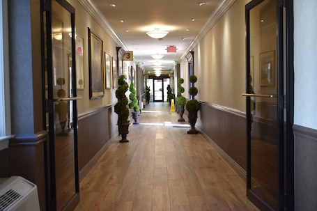 Pasillo. East Norwich Inn