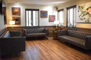 Coin salon dans le hall