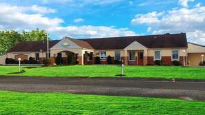 Exterior - Rodeway Inn (Marmora)