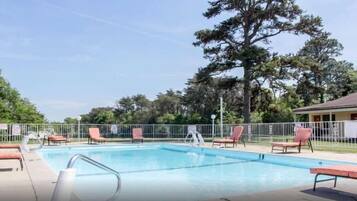 حمّام سباحة خارجي موسمي