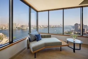 Suite panorámica, 1 cama de matrimonio grande | Ropa de cama de alta calidad, colchones con acolchado adicional, minibar