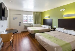 Lit de bébé (gratuit), accès au Wi-Fi (inclus), literie fournie