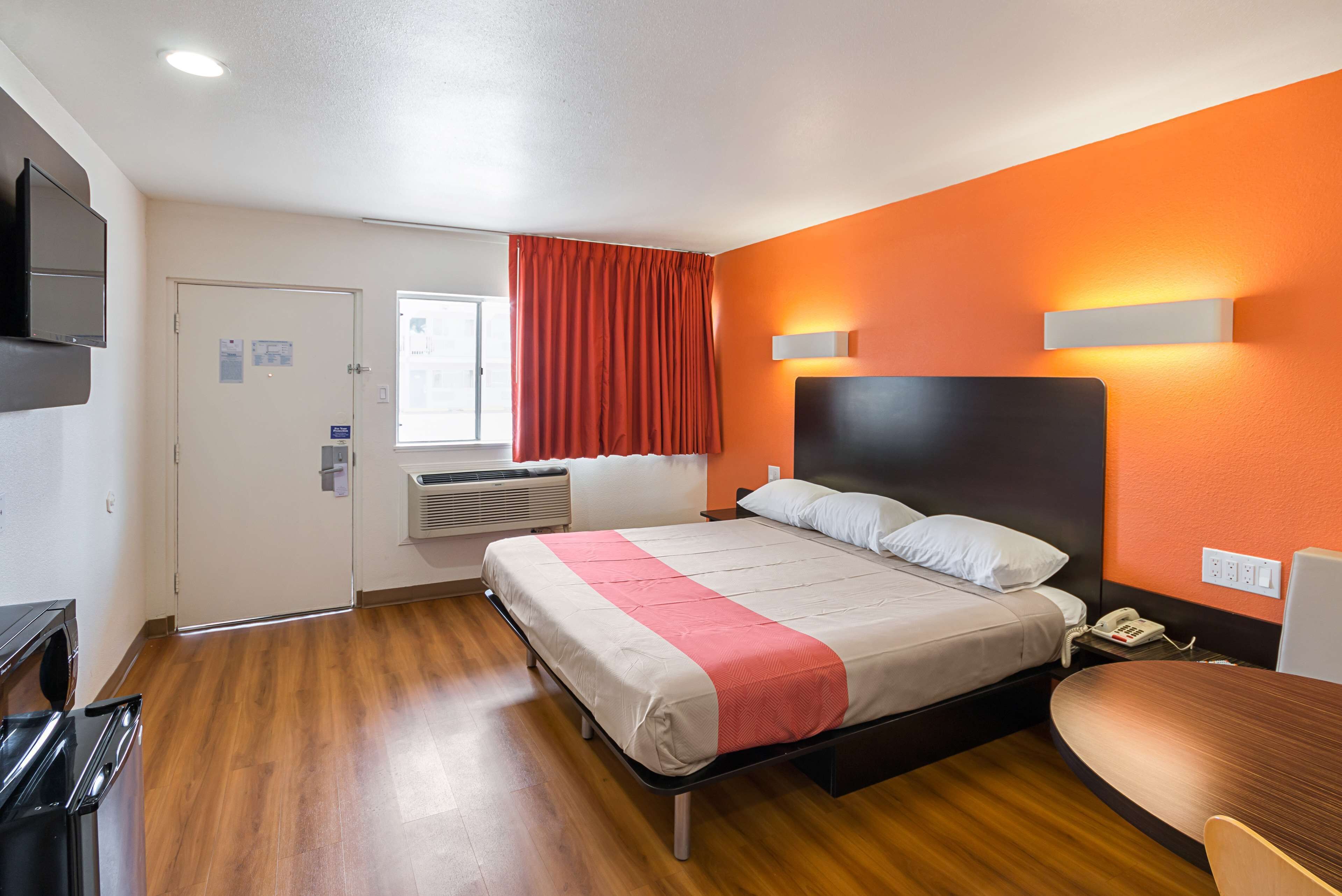 무료 유아용 침대, 무료 WiFi, 침대 시트