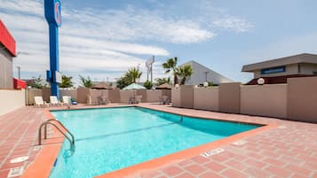 Alberca al aire libre por temporada