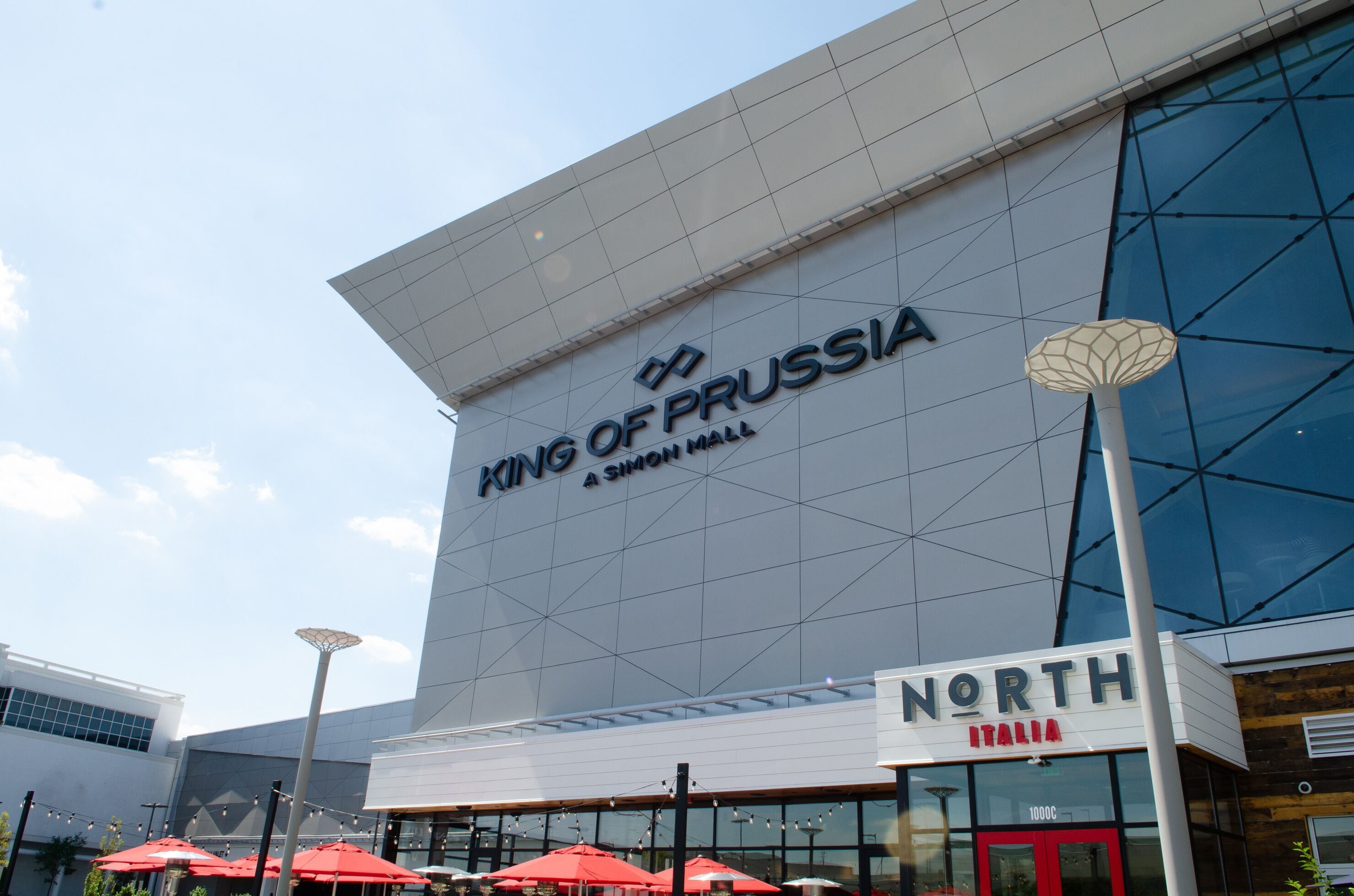 A modern building with the sign "KING OF PRUSSIA A SIMONMALL" and "NORTH ITALIA" on its facade.