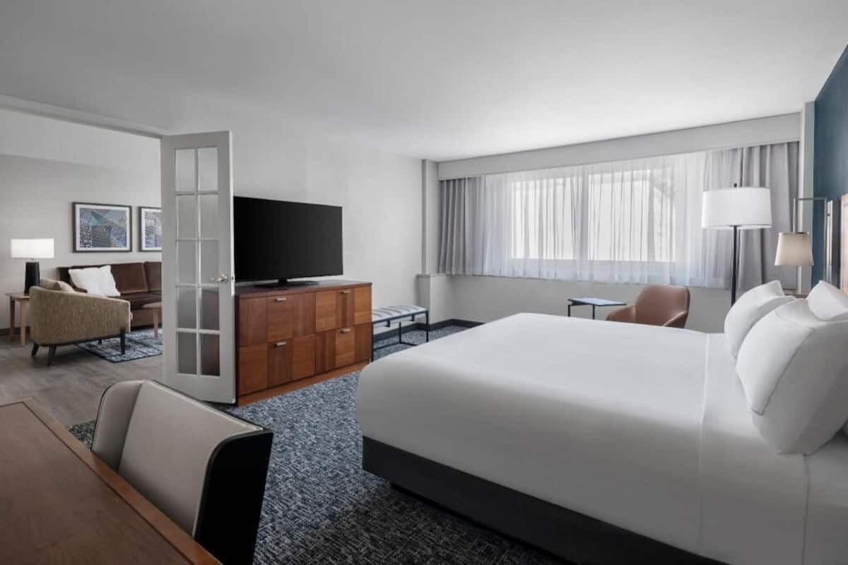 Down comforters, in-room safe, desk, laptop workspace