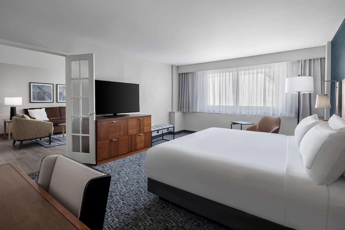 Down comforters, in-room safe, desk, laptop workspace
