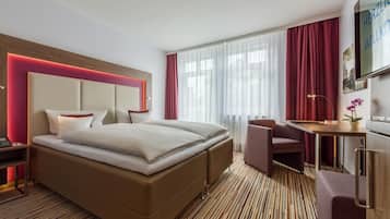 Roupas de cama antialérgicas, frigobar, cofres nos quartos, escrivaninha