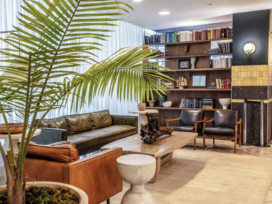 Área de estar no saguão