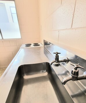 Suite estándar, 1 habitación, para no fumadores, cocina | Cocina privada | Refrigerador, microondas, horno y parrilla de estufa 