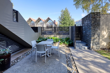 One Bedroom Apartment with Courtyard | View from room