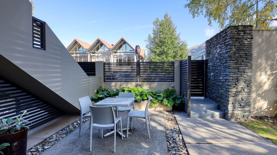 Garden Court Suites And Apartments