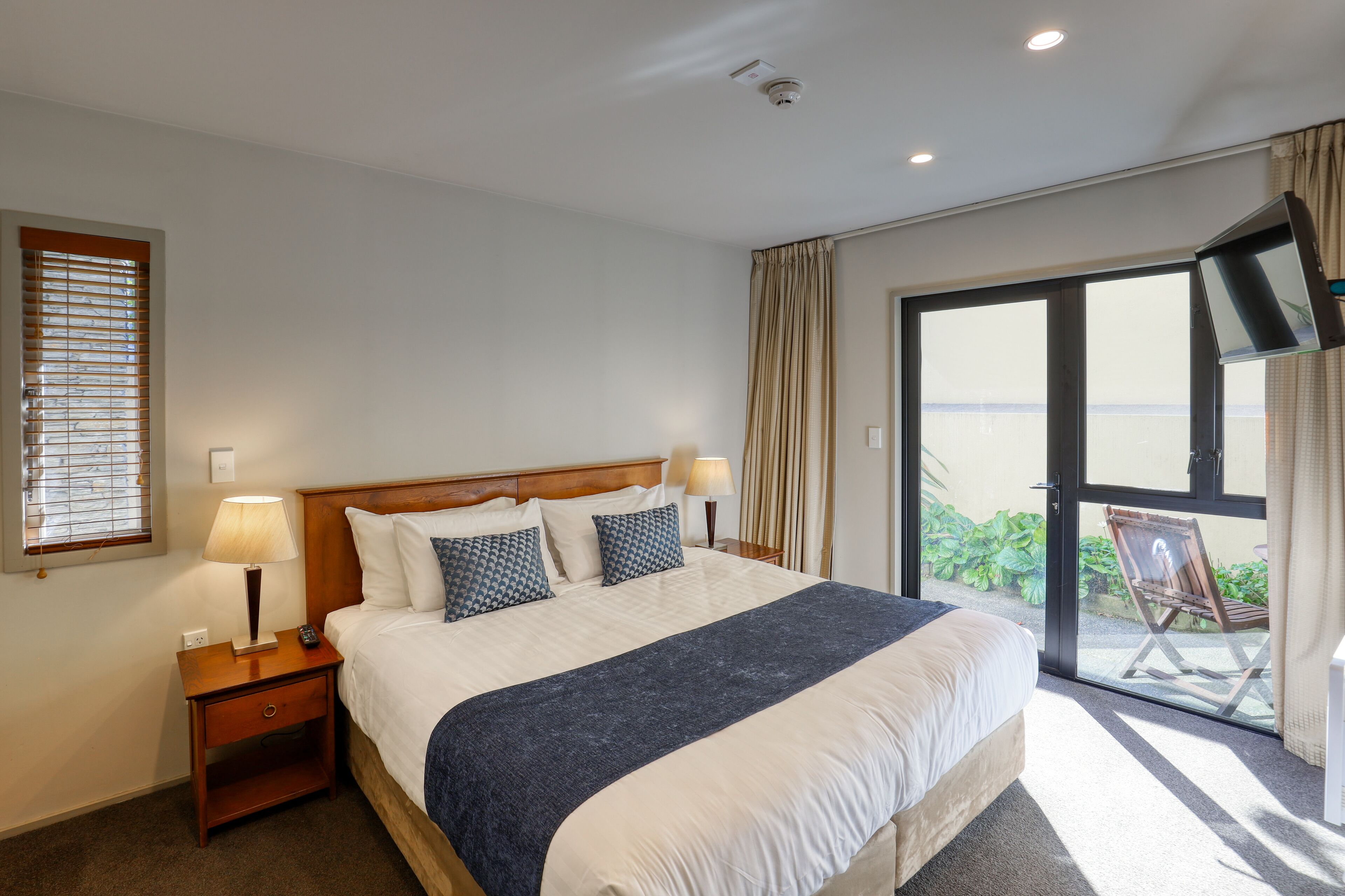 Apartamento standard, 1 quarto, no pátio | Espaço de trabalho para notebook, ferros/tábuas de passar roupa