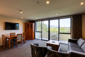 One Bedroom Apartment with Balcony | Living area | 1-cm TV with satellite channels - Garden Court Suites And Apartments (Queenstown)
